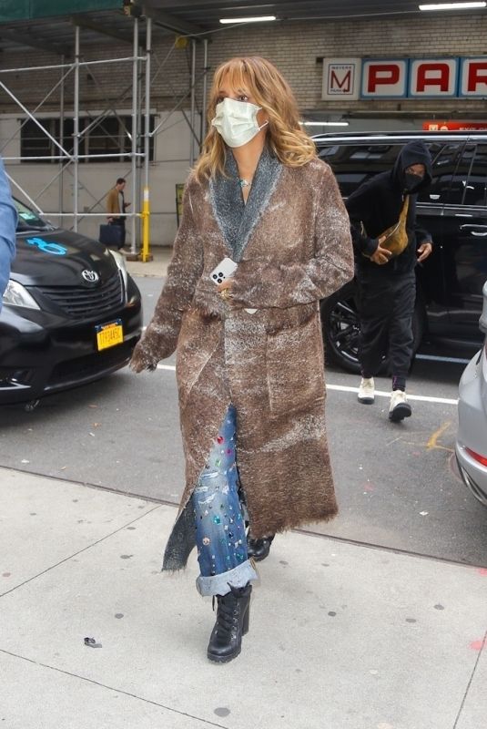 HALLE BERRY Out and About in New York 11/02/2021