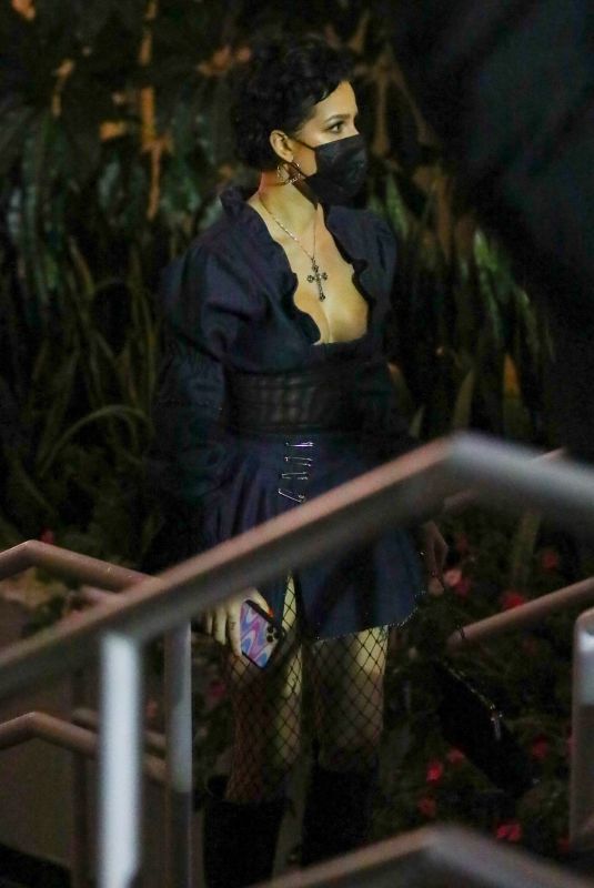 HALSEY Arrives at Harry Styles’ Love On Tour Concert at The Forum in Los Angeles 11/20/2021