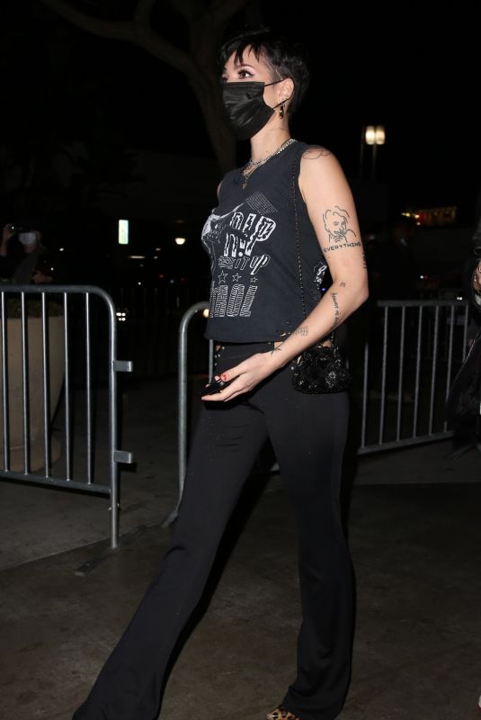 HALSEY Arrives at LA Lakers Game at the Staples Center in Los Angeles 11/28/2021