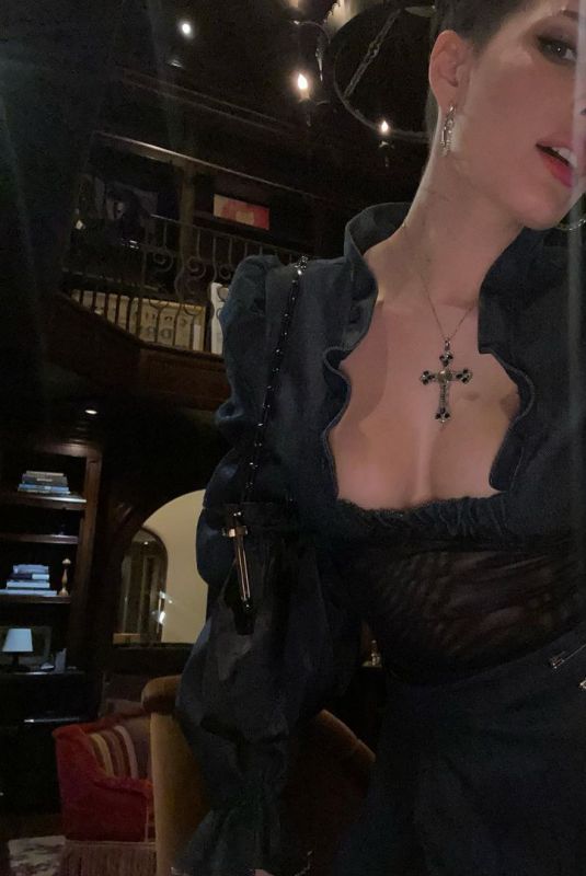 HALSEY - Instagram Photos 11/24/2021