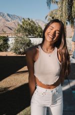 HELEN OWEN - Instagram Photos 11/14/2021
