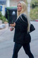 HOLLY MADISON Arrives at Her Home in Hollywood 11/08/2021