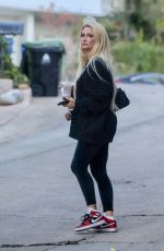 HOLLY MADISON Arrives at Her Home in Hollywood 11/08/2021
