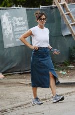 JENNIFER GARNER Checking on the Construction of Her New Home in Los Angeles 11/14/2021