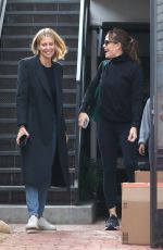 JENNIFER GARNER Leaves an Office in Brentwood 11/19/2021
