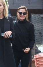 JENNIFER GARNER Leaves an Office in Brentwood 11/19/2021