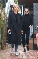 JENNIFER GARNER Leaves an Office in Brentwood 11/19/2021