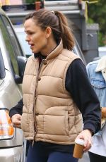 JENNIFER GARNER Out for Morning Walk in Brentwood 11/08/2021