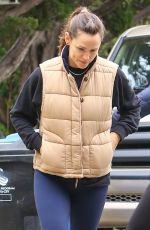 JENNIFER GARNER Out for Morning Walk in Brentwood 11/08/2021