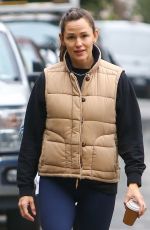 JENNIFER GARNER Out for Morning Walk in Brentwood 11/08/2021