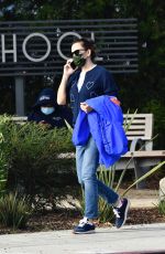 JENNIFER GARNER Picks up Her Son from School in Brentwood 11/04/2021