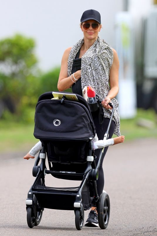JENNIFER HAWKINS Out with Her Baby in Sydney 11/29/2021