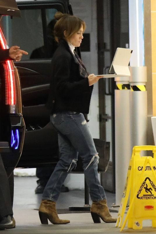 JENNIFER LOPEZ Heading to Her Office in Los Angeles 11/07/2021