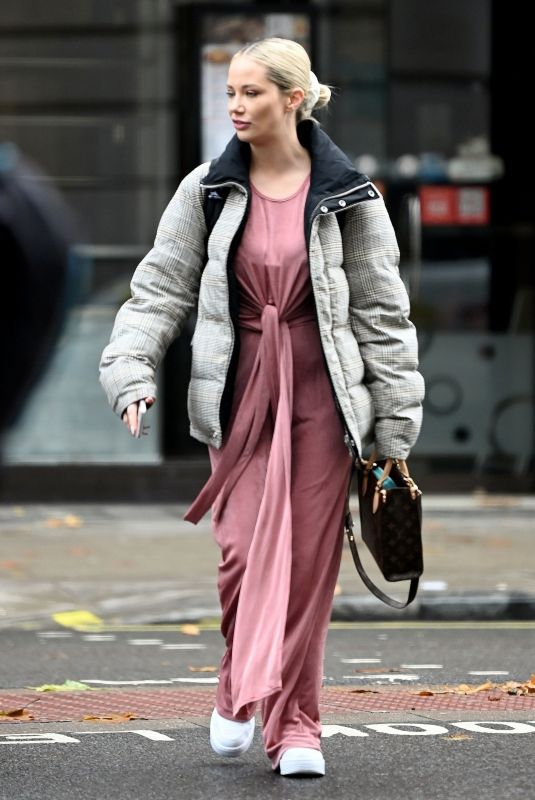 JESSIKA POWER Leaves a Central London Hotel 11/12/2021