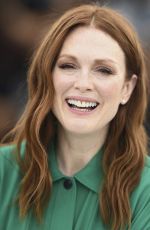 JULIANNE MOORE in Fairlady Magazine, November/December 2021