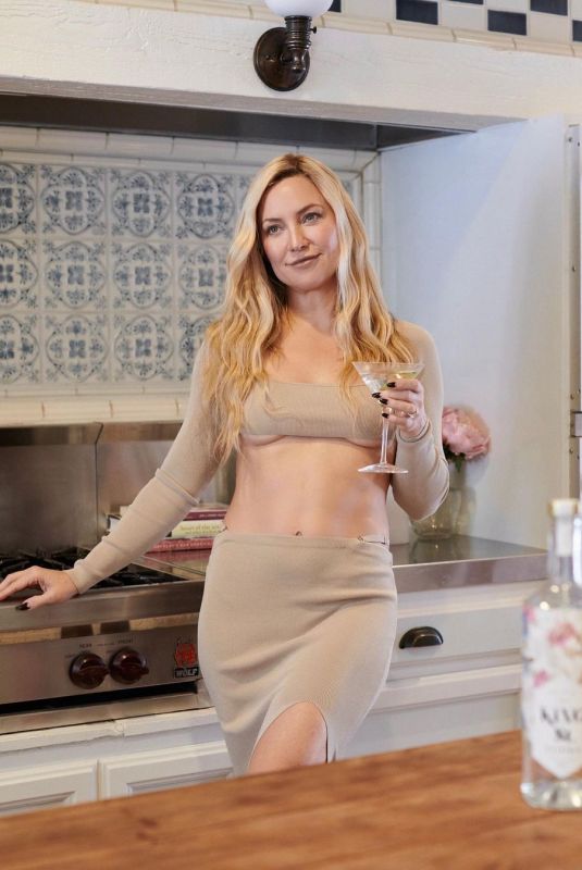 KATE HUDSON - Instagram Photo 11/21/2021