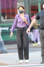 KATIE HOLMES Heading to the Set of Rare Objects in New York 11/09/2021