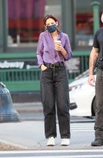 KATIE HOLMES Heading to the Set of Rare Objects in New York 11/09/2021