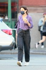 KATIE HOLMES Heading to the Set of Rare Objects in New York 11/09/2021