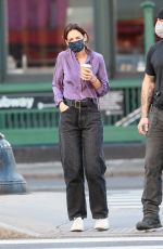 KATIE HOLMES Heading to the Set of Rare Objects in New York 11/09/2021