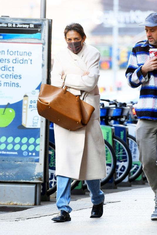 KATIE HOLMES Out and About in New York 11/23/2021
