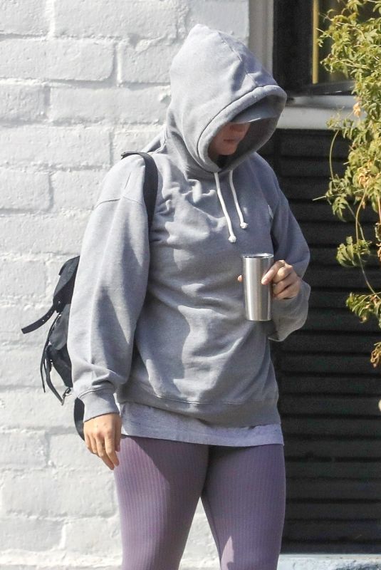 KATY PERRY Leaves a Skin Care Clinic in Beverly Hills 11/09/2021