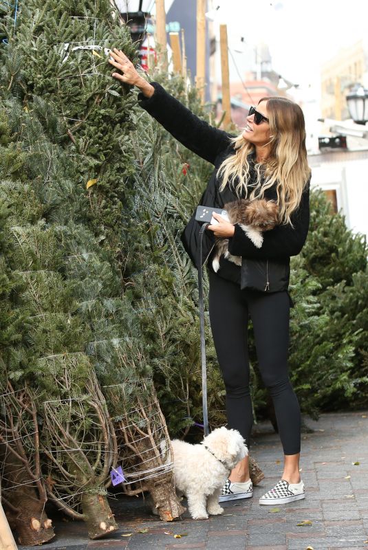 KELLY BENSIMON Out to Buy a Christmas Tree in New York 11/29/2021