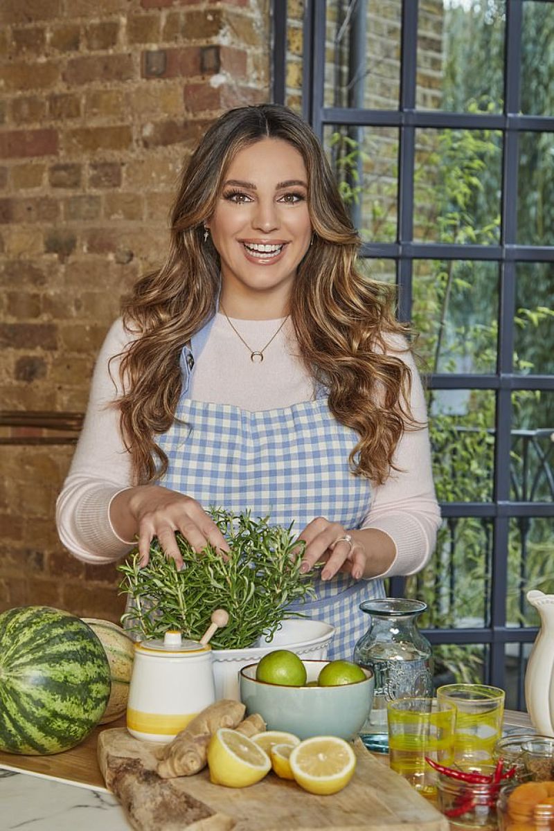 KELLY BROOK for Cookery Calendar with SlimFast, November 2021 HawtCelebs