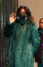 KELLY ROWLAND Leaves Macy