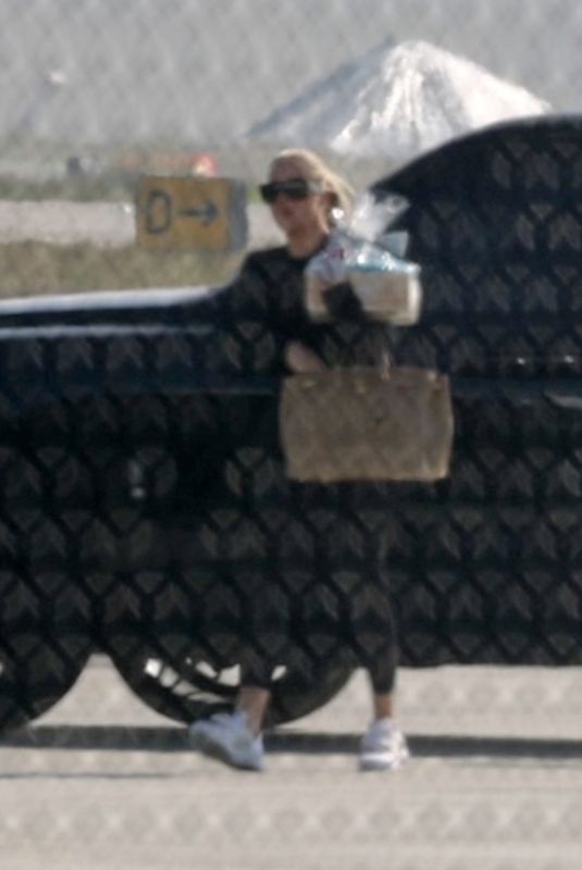 KHLOE KARDASHIAN Arrives at Van Nuys Airport 11/20/2021