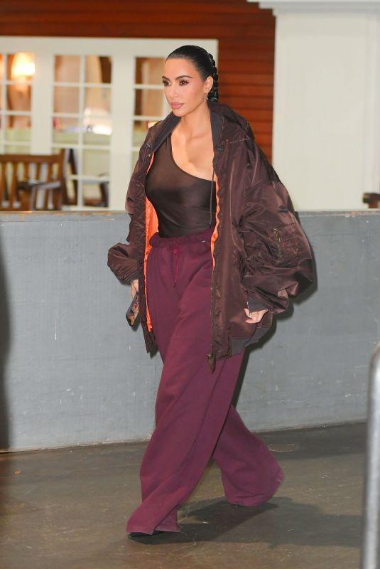 KIM KARDASHIAN Leaves Photoshoot at Chelsea Piers Sports Complex in New York 11/03/2021