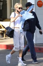 KIMBERLY STEWART Out for Lunch at Beverly Glen in Beverly Hills 11/26/2021