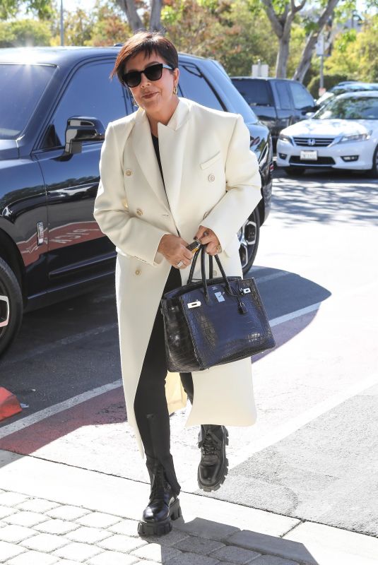 KRIS JENNER Arrives at Maria