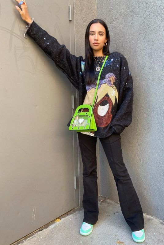 KYLIE JENNER - Instagram Photos 111/22/2021