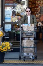 LARA FLYNN BOYLE Shopping at Bristol Farms 11/05/22021