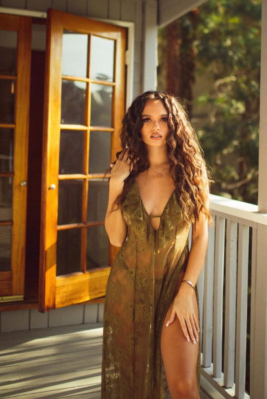MADISON PETTIS for Savage x Fenty - Instagram Photos and Video 11/22/2021