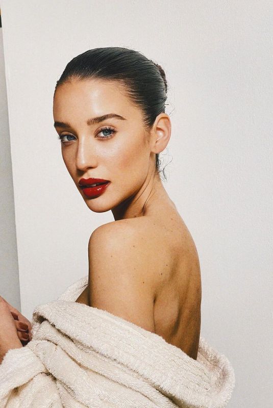 MARIA PEDRAZA for S Moda Magazine, January 2021