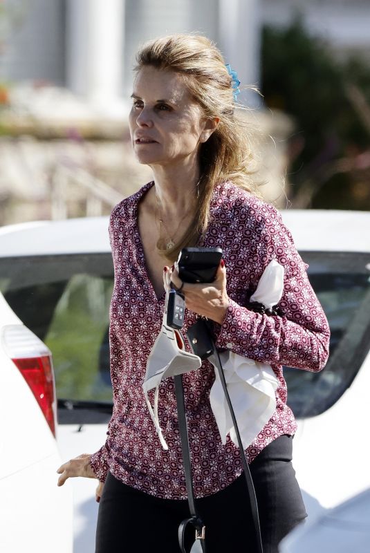 MARIA SHRIVER Out Shopping at Williams Sonoma in Santa Monica 11/24/2021