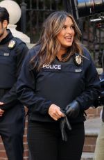 MARISKA HARGITAY and KELLI GIDDISH on the Set of Law and Order: Special Victims Unit in New York 11/22/2021