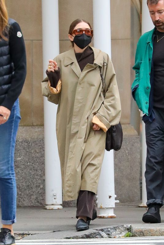 MARY KATE OLSEN Out Shopping on Madison Ave in New York 10/30/2021