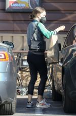 NATALIE PORTMAN Shopping at Lassens Natural Food and Vitamins in Los Angeles 11/12/2021
