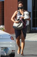 NICOLE MURPHY Out with Her Dog at a Pet Store in Beverly Hills 11/28/2021