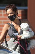 NICOLE MURPHY Out with Her Dog at a Pet Store in Beverly Hills 11/28/2021