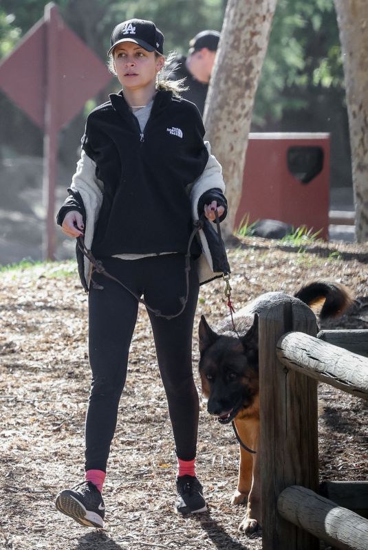 NICOLE RICHIE and Joel Madden Out Hikings with Their Dogs in Los Angeles 11/27/2021