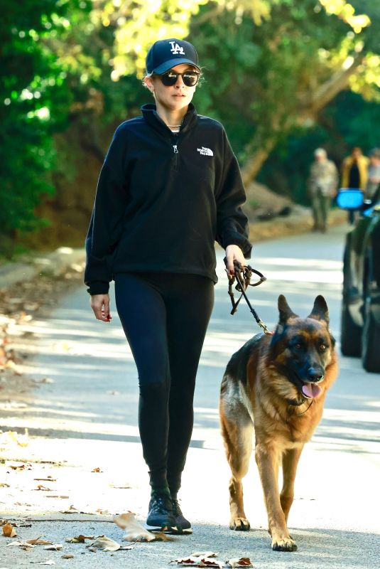 NICOLE RICHIE Out with Her Dog in Los Angeles 11/23/2021