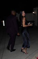 NICOLE WILLIAMS Arrives at Paris Hilton