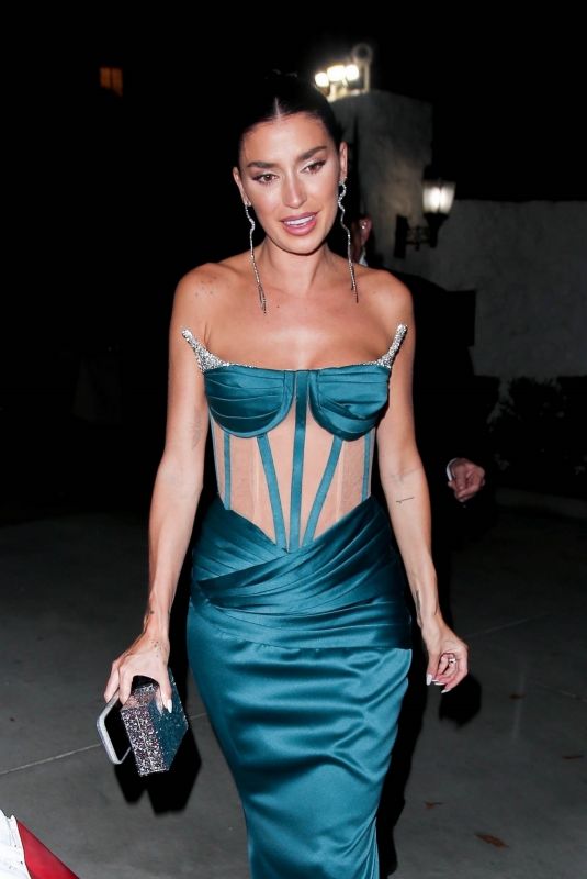 NICOLE WILLIAMS Leaves Paris Hilton