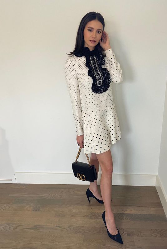 NINA DOBREV - Instagram Photos and Video 11/23/2021
