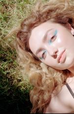 PEYTON ROI LIST at a Photoshoot, November 2021
