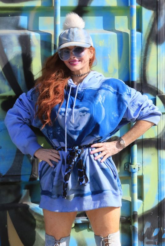 PHOEBE PRICE Poses with a Graffiti Background in Los Angeles 11/09/2021